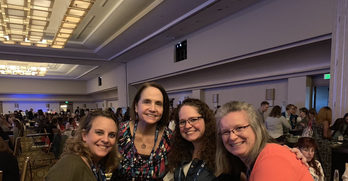 ChemoNurse94's tweet photo. #bswmcc @OncologyNursing #ONSCONGRESS @joniwatson ❤️❤️❤️CURE dinner! https://t.co/iCBHDWIxfA