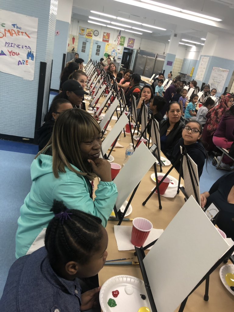 tallen_10's tweet image. Family Paint Night @PS10FortHill was such a hit !! 🎨👩🏼‍🎨👨🏽‍🎨 thnx @samsoknght @SundogTheatre  for always keeping our stdts engaged &amp;amp; loving the arts! @ArtsEd_SI_BKS @teacherromero72 @jenn_funes @SIBOD31 #ps10 sandwich ! 😂@TopTomatoStore @vgallassio