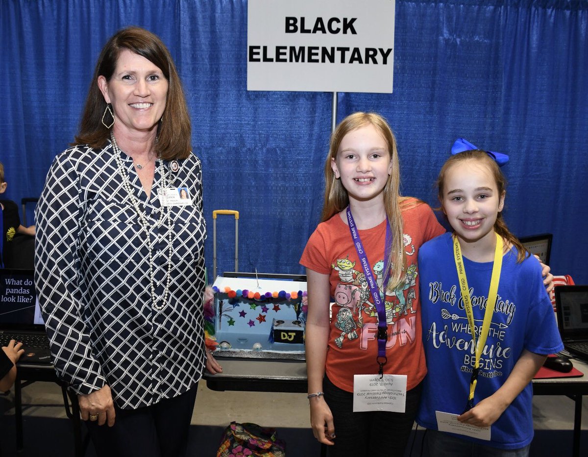 CyFairJoel's tweet image. Principals supporting their hard-working students at #CFISDTechFest!