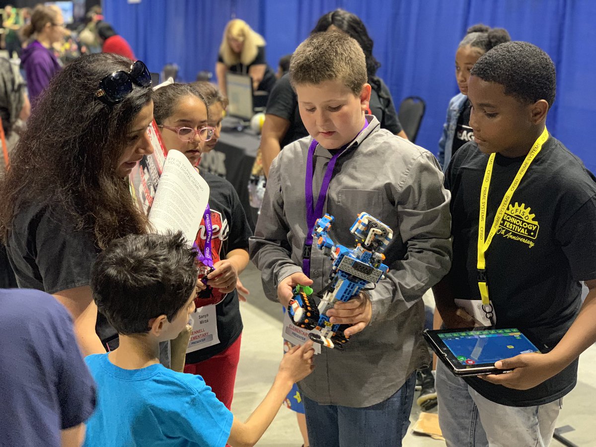 Samcbride15's tweet image. They’re famous!!!! Here are some highlights from #CFISDTechFest @WillbernES #BeWillbern