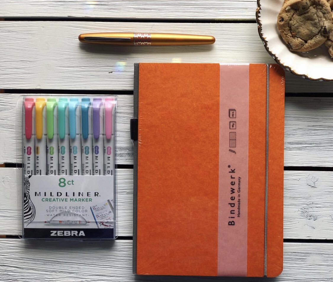 HWEStationery's tweet photo. Some notebooks are so special they deserve to standout. #bindewerk #bulletjournal https://t.co/vBsBwf8wWa
