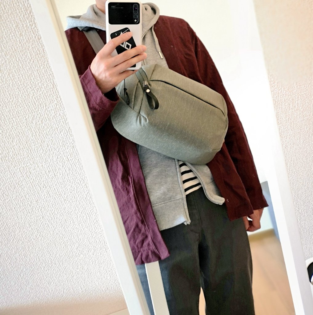 shio_sen_bei's tweet photo. #peakdesign の #everydaysling 5lの雑感
思ったりものは入れられない
しかし、この大きさで一眼安心して入れられるバッグは気楽すぎる
コンパクトな一眼(k-s2など)と、替えレンズひとつ、財布とスマホとイヤホンなどでピッタリな容量
あれだね、容量はポケットの中身+カメラ一式のイメージです https://t.co/VhOMRuZWP4