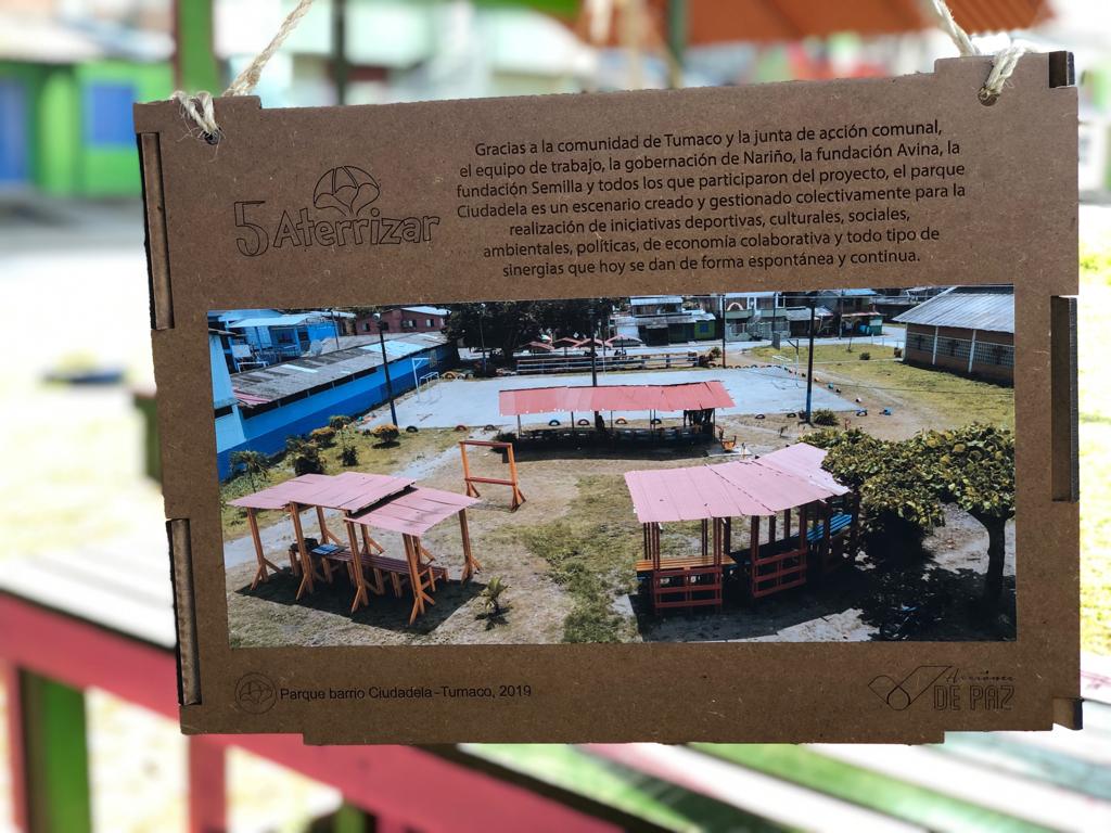 ProyectoADP's tweet photo. Hasta 2017 el barrio La Ciudadela en Tumaco contaba con un gran espacio que estaba en malas condiciones y siendo subutilizado, pero gracias al trabajo colaborativo de la comunidad recuperaron este lugar convirtiéndolo en un parque. https://t.co/ban87h5MwS