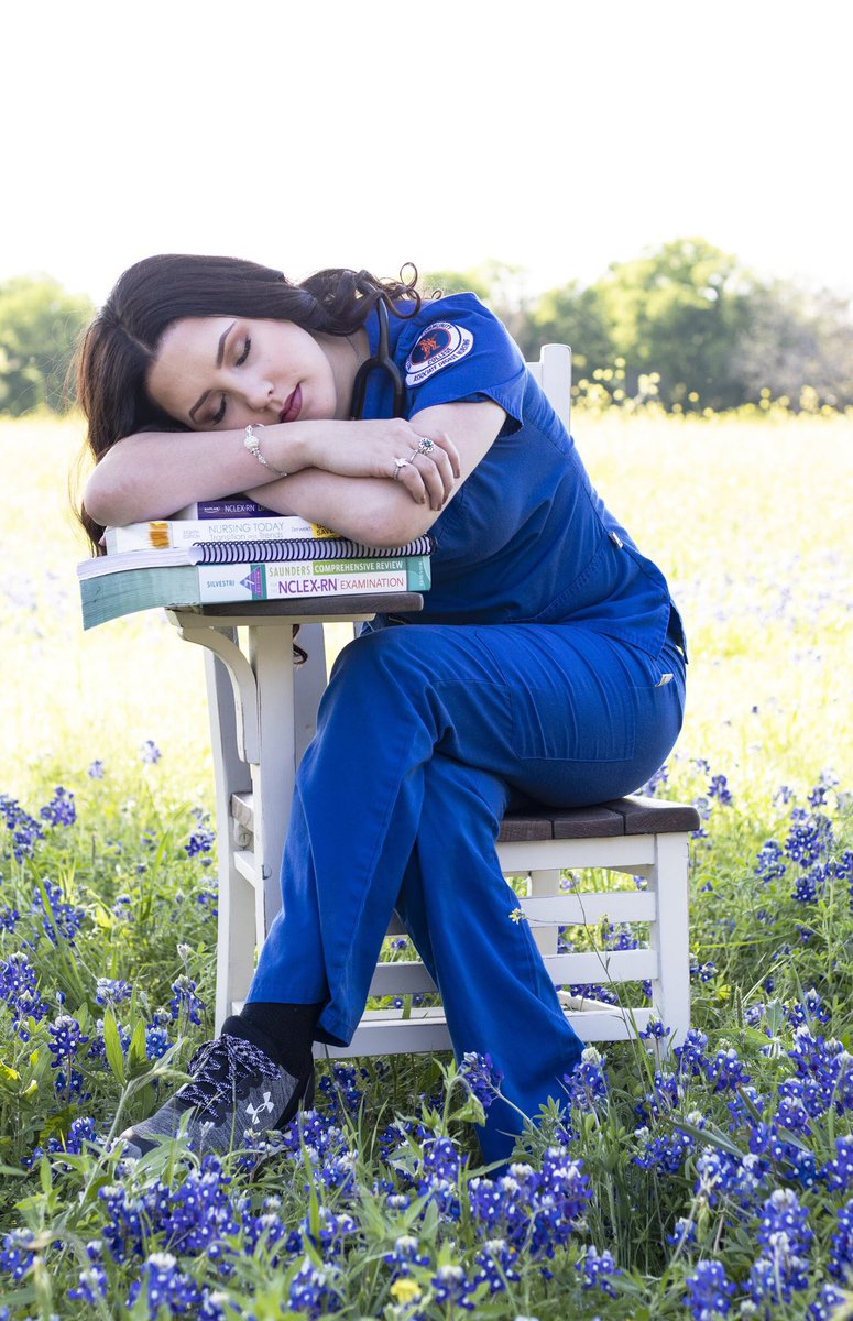 MoAllysee's tweet photo. Finishing up my last semester of nursing school... these photos sum up how these last 2 years have been... study, cry, sleep, repeat!!! https://t.co/fX97D6yW7j