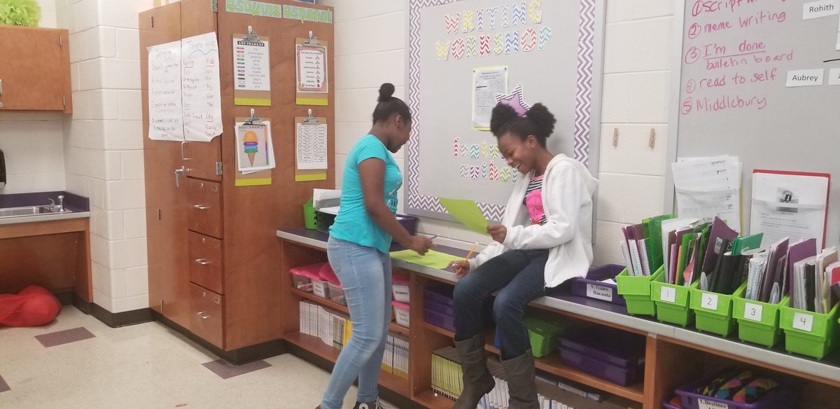 MsBarer's tweet photo. Awesome job collaborating while working on elaborating details and sentences! @LyonsMill https://t.co/1CI5c9VhUD