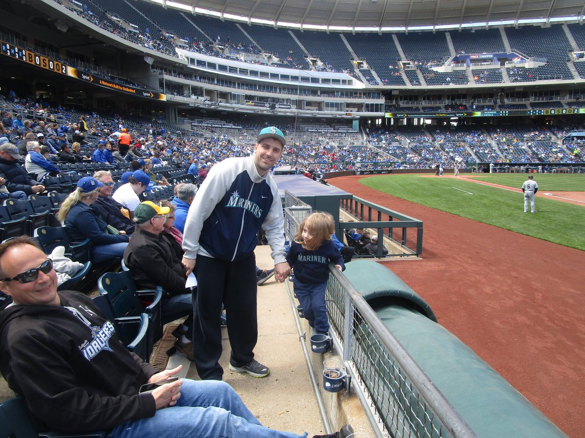 Seahawk12_'s tweet image. 📸 @Mariners game in kansas city today #TrueToTheBlue