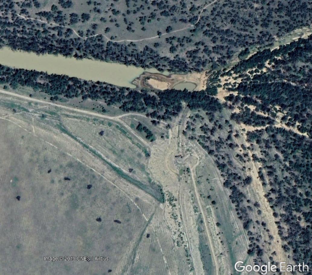 1. There's an 'intake' on the riverbank about 6 km south-east of St George, but it's not like Cubbie's -- there is no in-stream structure, just a channel and a levee strategically located where the river shallows at the end of a long reach. Again, image date ~July 2018: