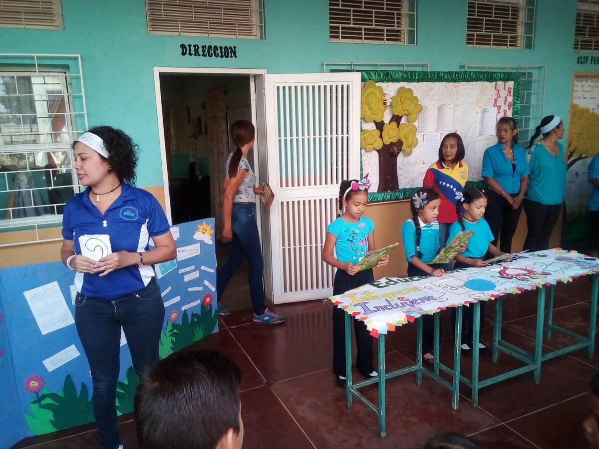 Mariafr0805's tweet photo. Docente especialista Maria Laura Ruiz efeméride día del Autismo #MesEspecial #SerDiferenteEsAlgoComun @especialmppe @Especial_ZEMon https://t.co/w3n6aJ8d1w