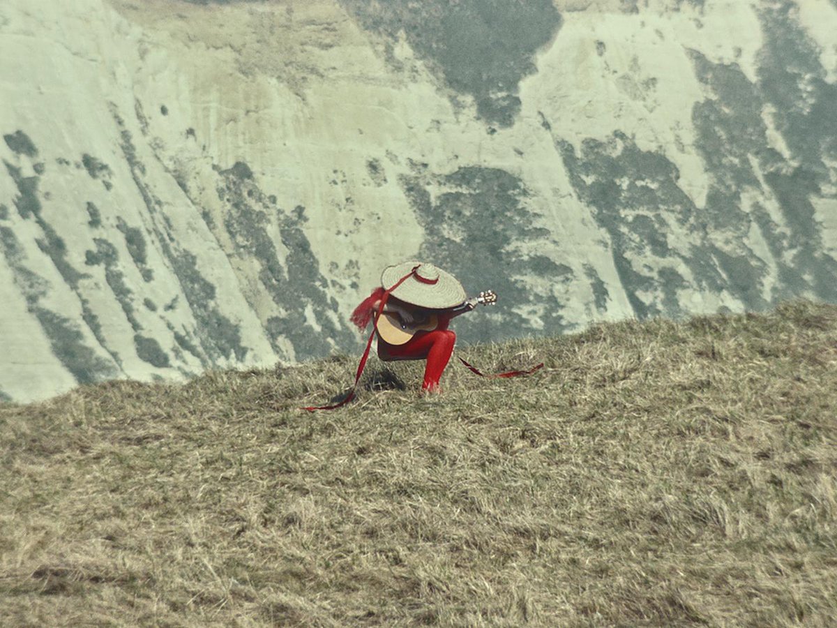 RadioActivefm's tweet photo. Our #hatchedtrack for today is by the iconic @AldousHarding She released her new track 'Fixture Picture' just this morning! You can listen to it here: https://t.co/HL0Pb9FPMA Many thanks to @nzonairmusic https://t.co/TkVmIetJye