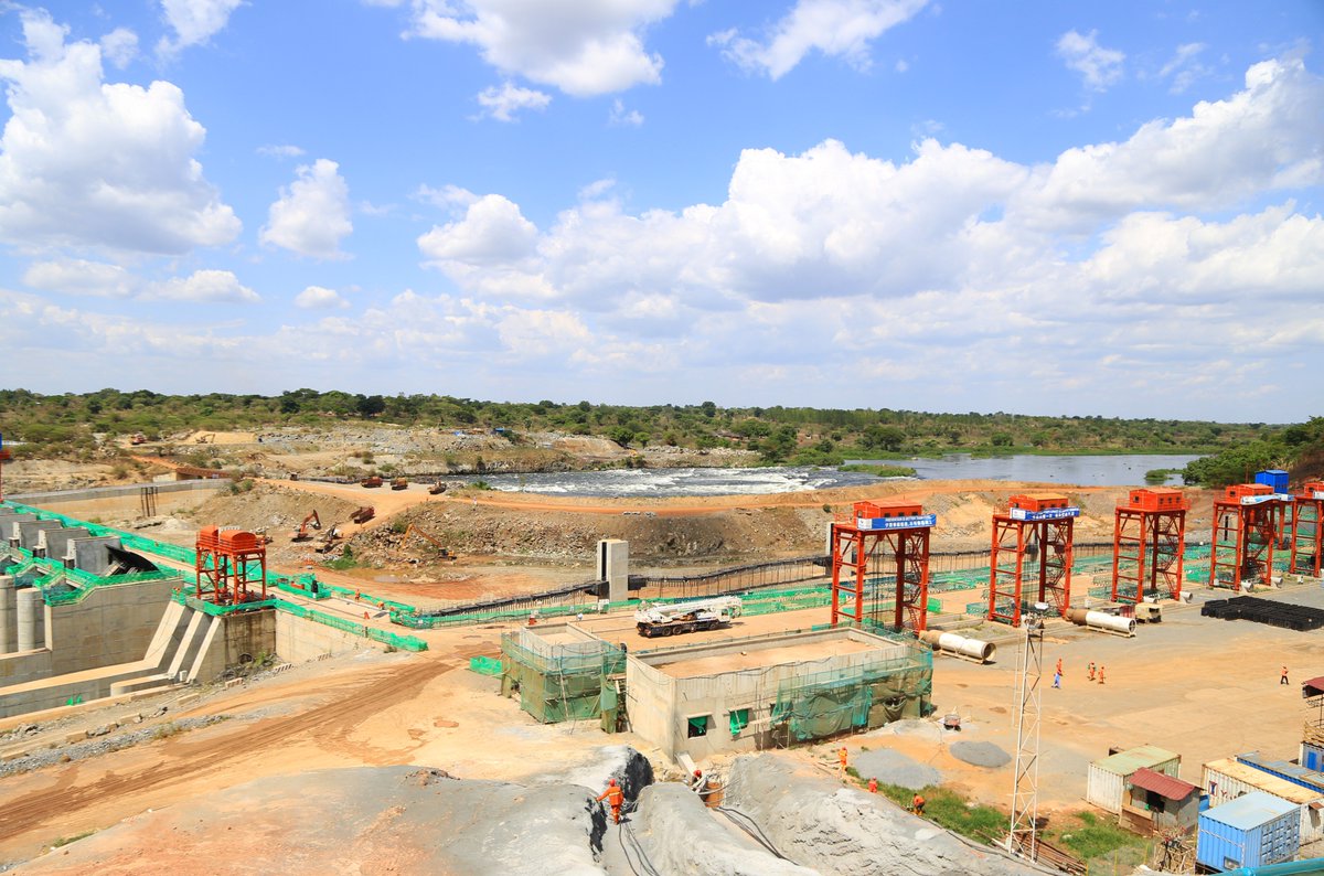 UegclOfficial's tweet image. Preparations for 3rd stage river diversion are currently underway at #Karuma HPP. Water will be rerouted to the reservoir &amp;amp; two cofferdams will be constructed to enable completion of the remaining dam structures (Ecological flow, fish ladder &amp;amp; 2 non-overflow sections)
