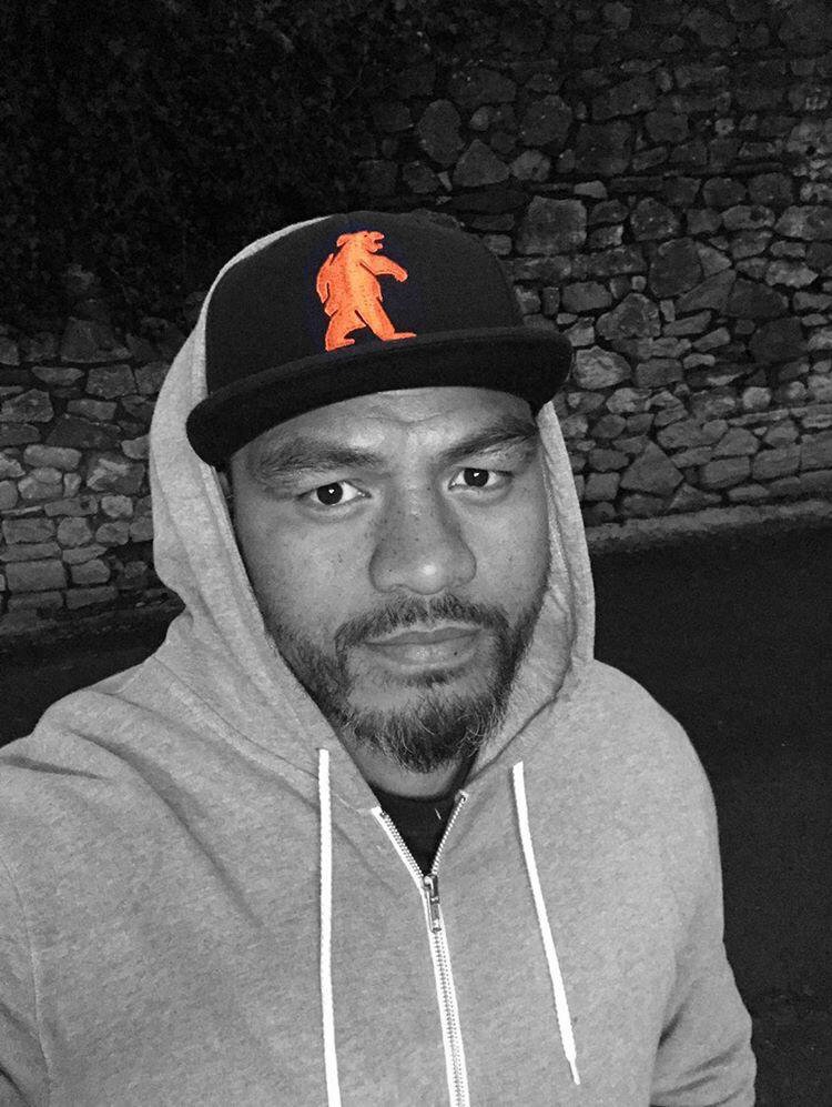 getabearhug's tweet photo. What a great selfie from Bearhug Ambassador and Cardiff Blues No.8, Nick Williams reppin his #Bearhug hat. 

#PackMember #Selfie #GetaBearhug https://t.co/iFhqeXNxW1