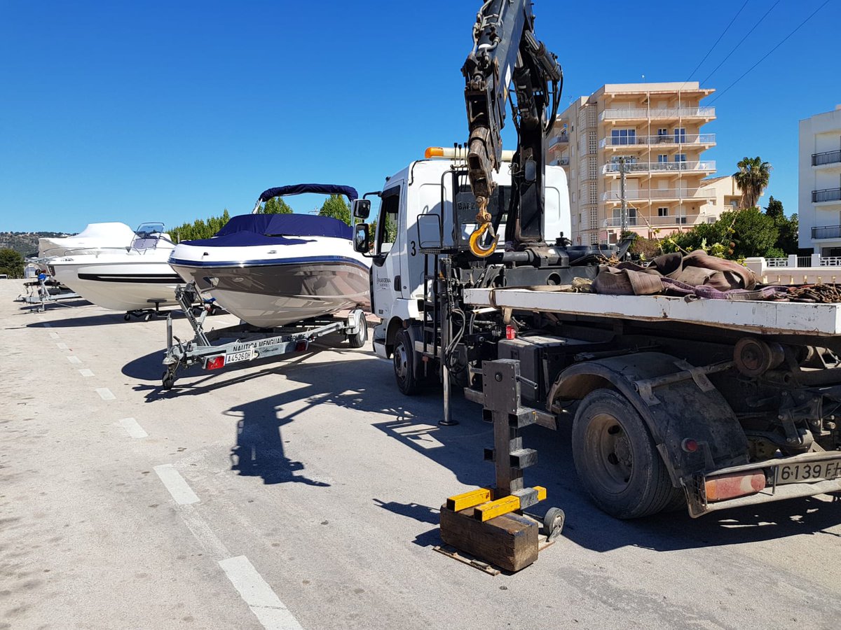 sea_weekend's tweet photo. ¡Estamos en pleno montaje de la feria náutica! 👏👏
📍Mañana, 13 de abril a las 10h acto de inauguración oficial de la II Edición Sea Weekend Xàbia. https://t.co/dcOvQMd4EH