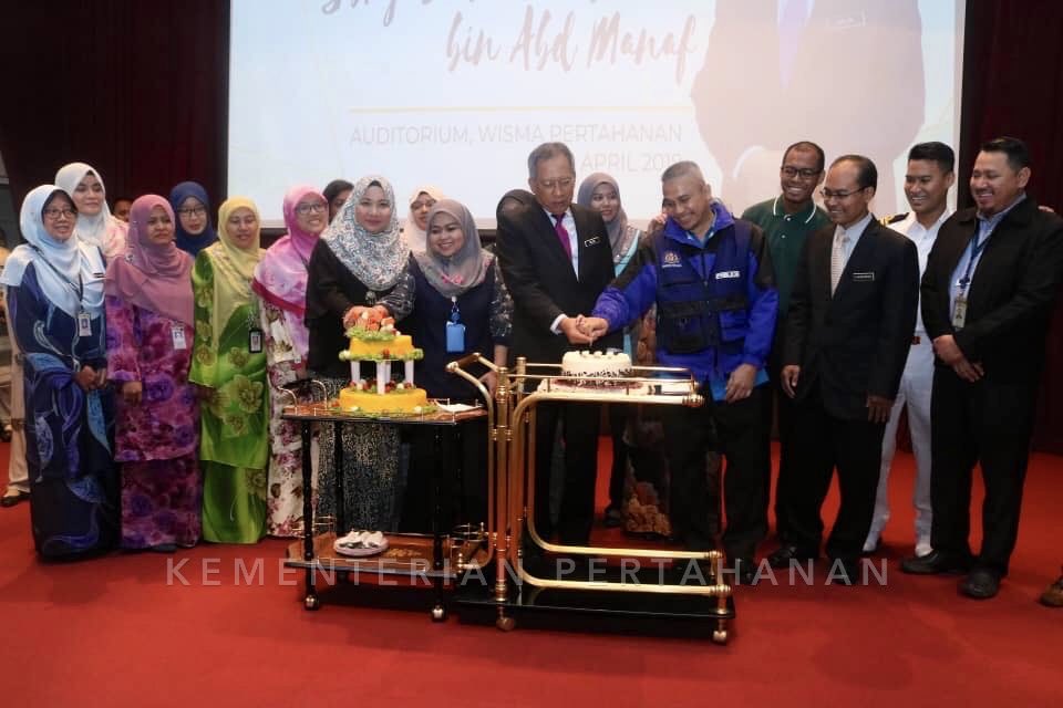 KSU, DS <a href="/HalimiAbdManaf/">Halimi Abd Manaf</a> berkesempatan berjumpa &amp; menyampaikan amanat kepada Warga Sektor Pengurusan, Dasar dan Pembangunan sempena hari terakhir beliau berkhidmat di <a href="/MINDEFMalaysia/">MINDEF Malaysia</a> hari ini.