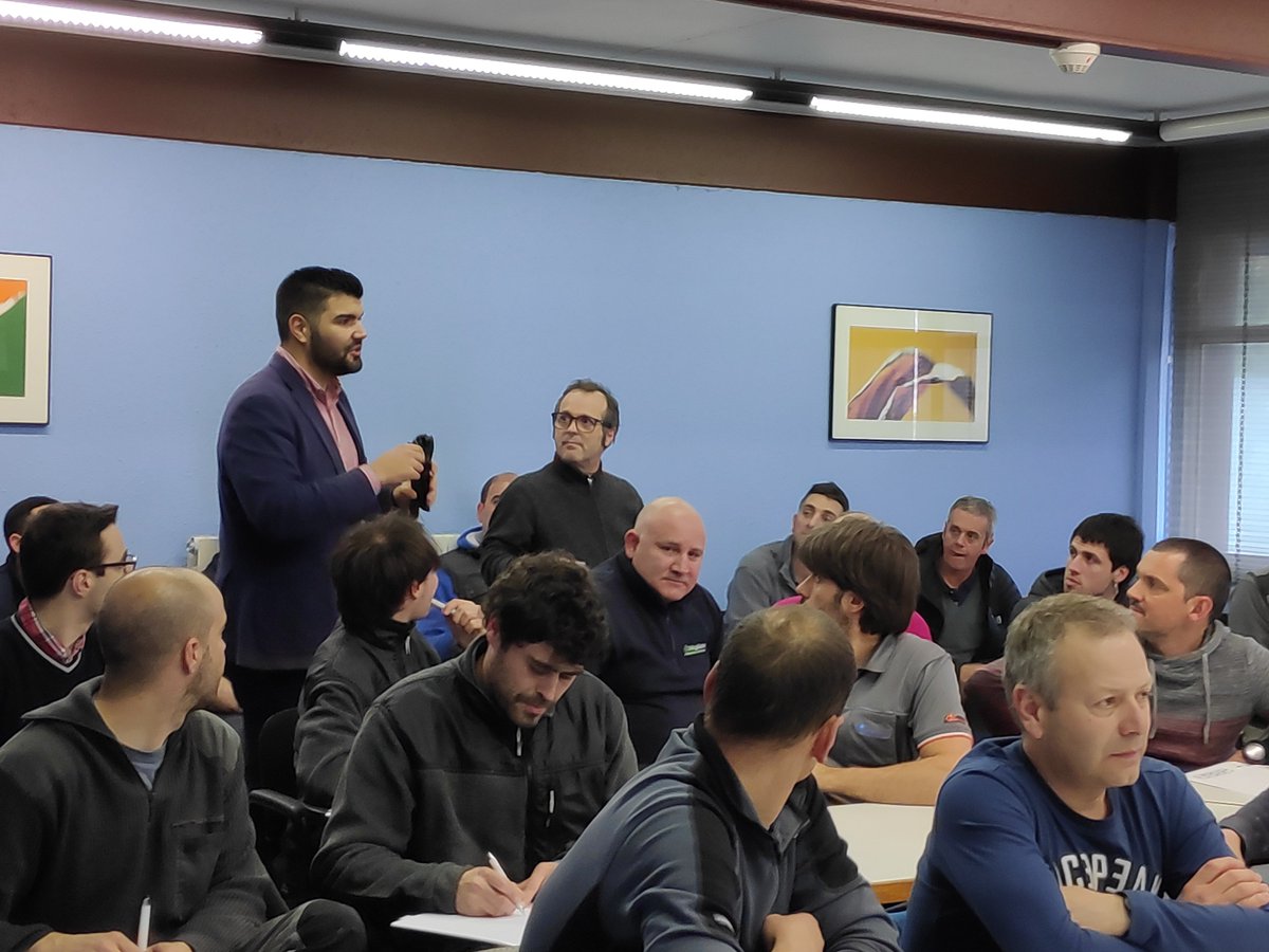 Setalde's tweet photo. Ayer nos visitó en nuestras instalaciones de Lasarte Alberto Pedraza de @Keynet_Systems para impartir un curso sobre Fibra Óptica, Cobre y Cableado Estructurado. Más de 40 personas asistieron a esta formación, que resultó muy amena ¡Gracias a todos! #KeynetSystems #SetaldeGroup https://t.co/HETOSYjuo9