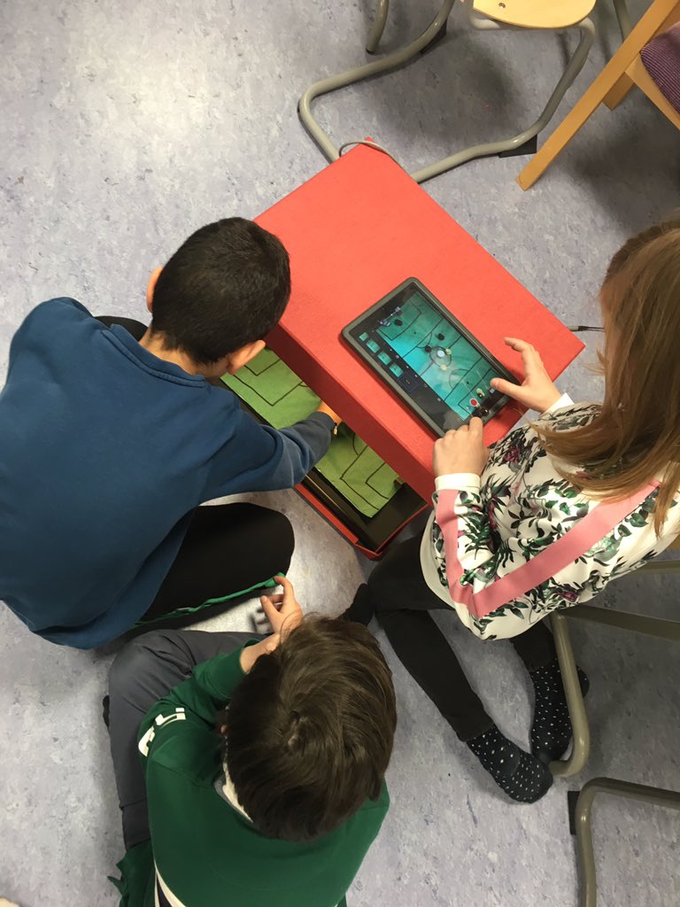 SheriRamezan's tweet photo. Äntligen #elevensval med skapande av #film #kulliser #story #uppvisning #samarbete med #stopmotion #imovie #animationslåda #animering #åk1 #töjnaskolan https://t.co/4xN3uhZgNW