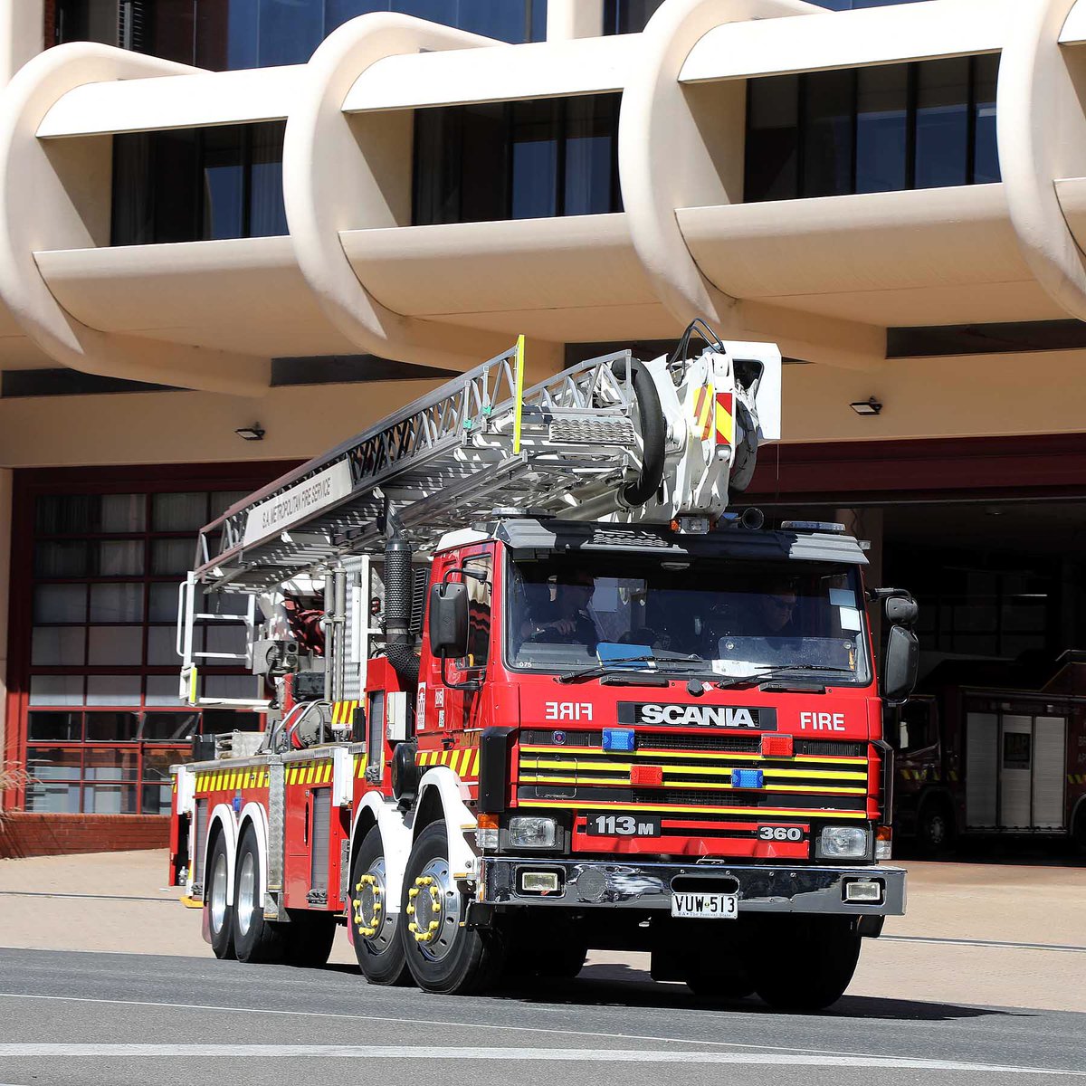 schs448's tweet photo. Still going strong after 23 years @SA_MFS @ScaniaGroup @bronto_skylift #samfs #brontoskylift #bronto #fireengine #firetruck #aerialplatform #firefighting #southaustralia #southaustralianmetropolitanfireservice #mfs #feuerwehr #feuerwehrfahrzeuge #pompiers #ladderplatform #f37hdt https://t.co/lDocvhpadC