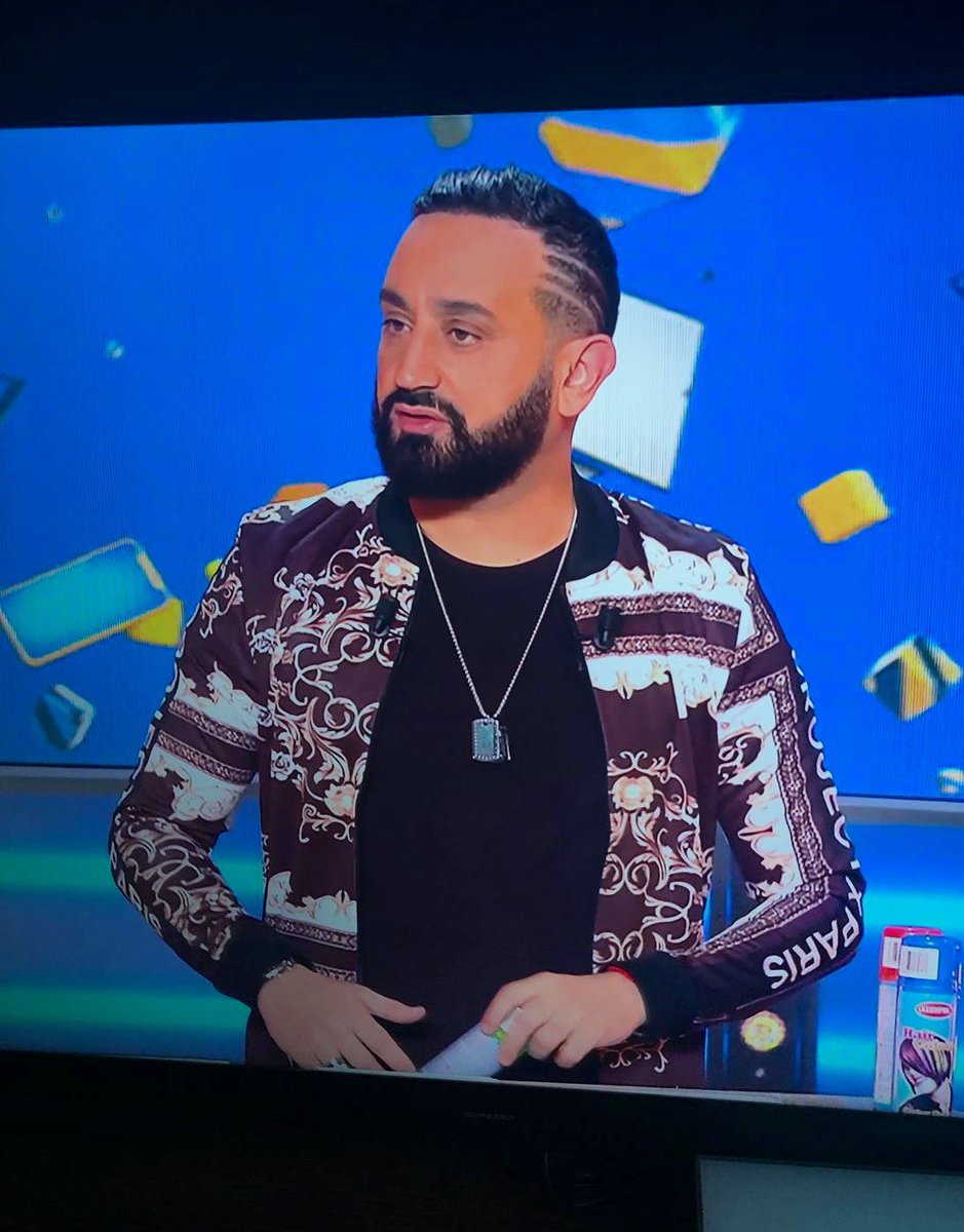 Project_X_Paris's tweet photo. Hier soir dans #TPMP sur @C8TV, @Cyrilhanouna était en @Project_X_Paris !
🔎 Veste thème MAJESTIC (1930028) https://t.co/9Q98kNUzvV