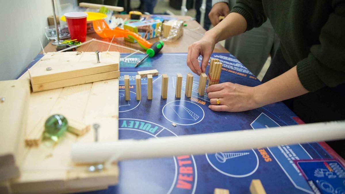 How teams from oppose sides of the globe overcame cultural, language and communication barriers with team building activity #ChainReaction Table Top. 

#TeamBonding #CatalystUK
buff.ly/2Ii6Dvg