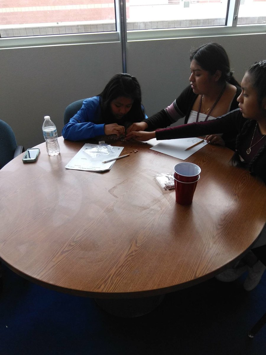 CCSDFamily's tweet image. Bunker ES 4th grade teachers hosted our “Multiplying Family Fun” workshop at 2:30 p.m. The teachers sat side-by-side with the families &amp;amp; engaged in the hands-on multiplication strategies.👏 Super partnership!🤝
#Familyengagement #linkedtolearning is #1forKids