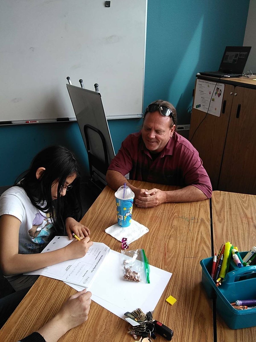 CCSDFamily's tweet image. Bunker ES 4th grade teachers hosted our “Multiplying Family Fun” workshop at 2:30 p.m. The teachers sat side-by-side with the families &amp;amp; engaged in the hands-on multiplication strategies.👏 Super partnership!🤝
#Familyengagement #linkedtolearning is #1forKids