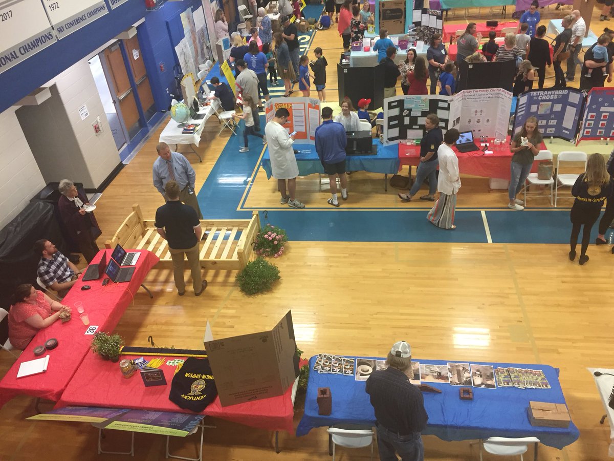 tim_schlosser's tweet photo. Great job FSHS at the STEAM night!!!#1FS https://t.co/TqPJsRXslN