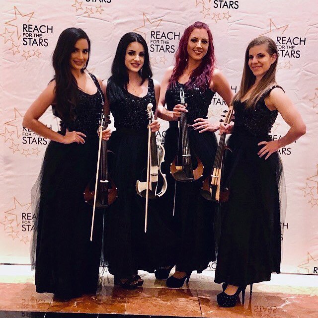 Zemartypants's tweet photo. #bellaelectricstrings at the #encore in #lasvegas !! #violin #fivestringviolin #electricviolin #yamaha #music #redhead #brhnette #blonde #corporateentertainment #corporateevents #thestrip #strip #girls #marlozemartis #zemartypants https://t.co/0uvgQIXN5a https://t.co/9nwtfMPl5X