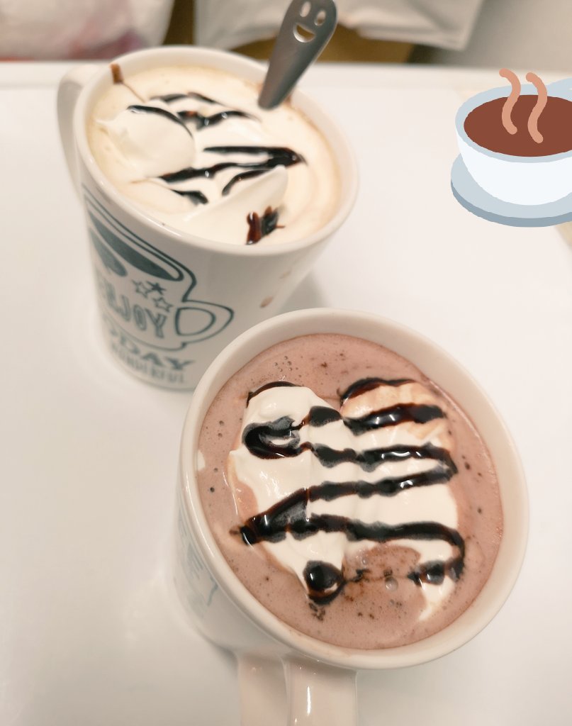 aqua_makes's tweet photo. 普通のインスタントのココアやコーヒーでも生クリームとチョコソースで高級感でる！！😋💕(ただしカロリー) https://t.co/OBS98t1vmn