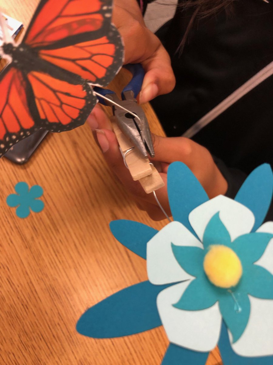 MicheleGuieu's tweet photo. Fun #artandscience workshop about #pollination at @leeMathson makerspace: bee, monarch butterfly, and moth clothespins automata, simple mechanism with many possibilities to explore! @A4YA_org #freeafterschoolprogram #STEAM #EastSanJose #pollination #environment #sustainability https://t.co/COojFFxP0c