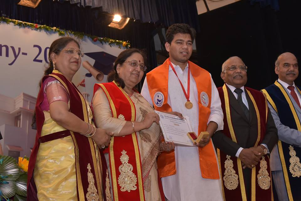 CoerRoorkee's tweet photo. @CoerRoorkee 
@convocation 2k19
Chief Guest @governor @uttarakhand https://t.co/LwerKrSVmj