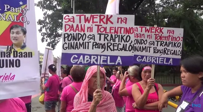 GabrielaWomenPL's tweet photo. Also #neverforget that former MMDA chair who used twerking girls for a campaign sortie in 2016. Hahayaan ba nating maging senador sya ng ganun-ganun na lang?!?
#AyokosaBastos https://t.co/aAwRssNqSy