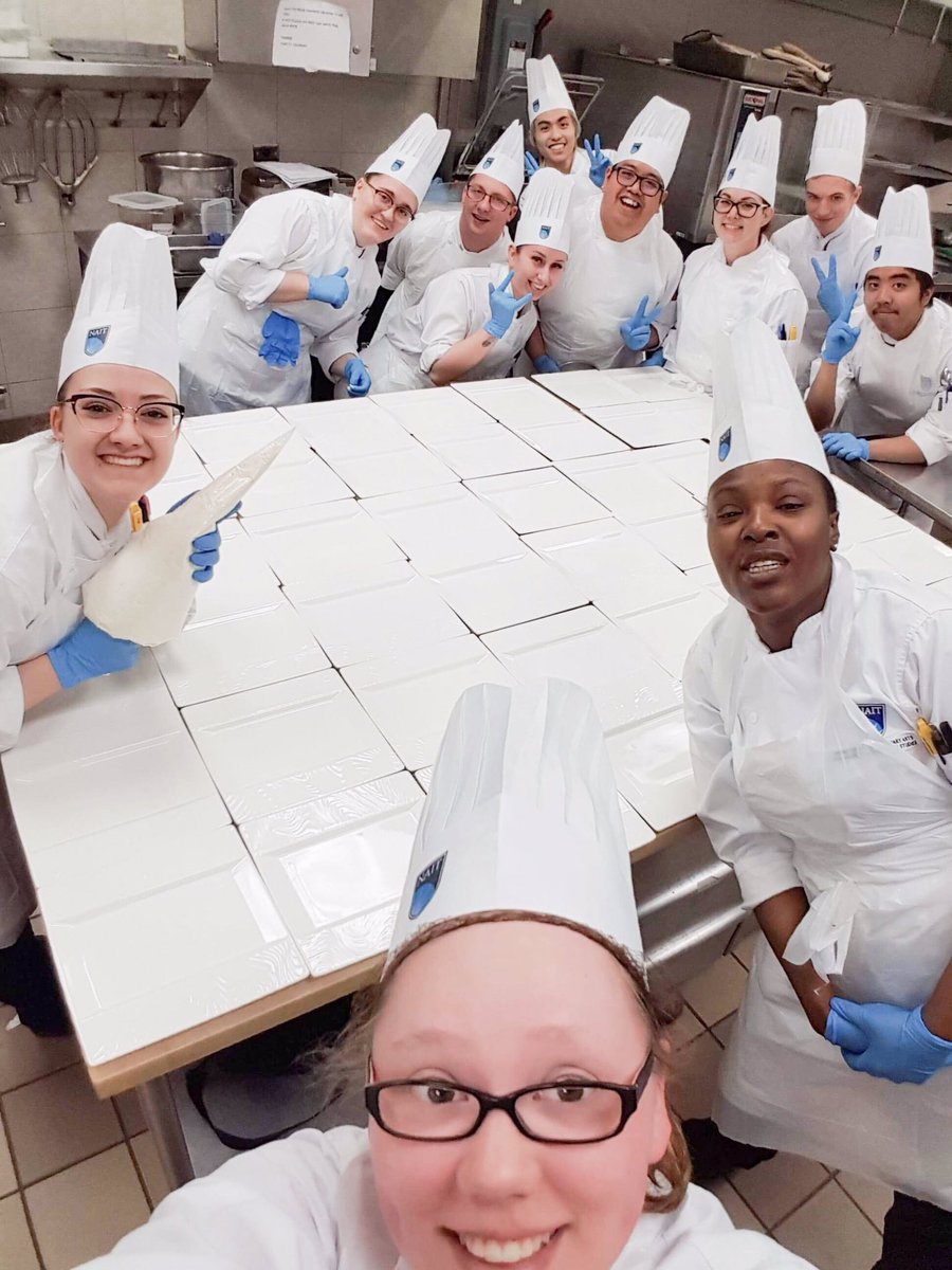 louieV_culinary's tweet photo. @NAITCulinary Team GM (Garde Manger) group photos just before service starts @ErnestsNAIT #NAIT #NAITCulinary https://t.co/YadsdRfm50