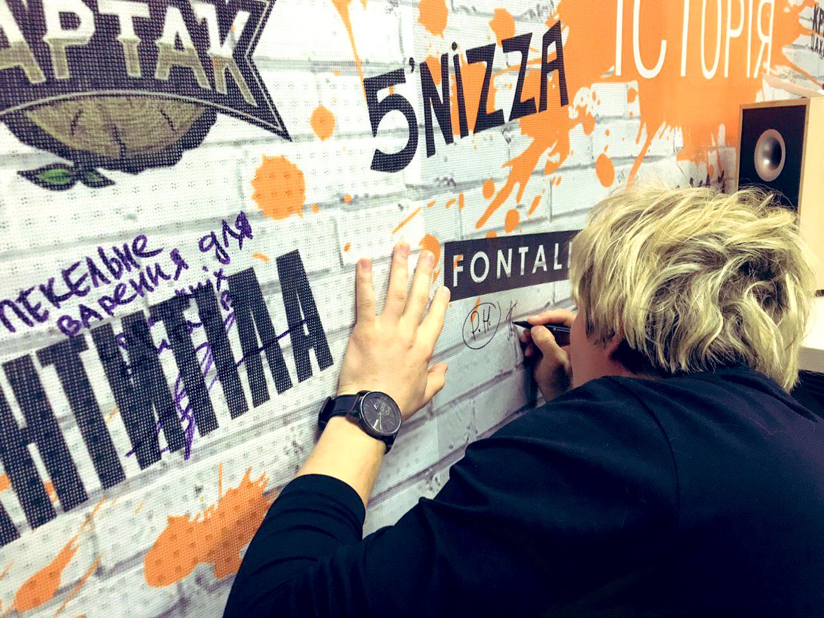 Fontaliza's tweet photo. Вчера Паша побывал в гостях на @jamfmkyiv в рамках программы #непопса. Поговорили о новом альбоме, предстоящем туре по Украине и о том, что украинским рок-музыкантам пора завязывать с отсталой сексуальностью и переходить к более важным темам в своих песнях. 
#Fontaliza https://t.co/KO5iP6VOKR