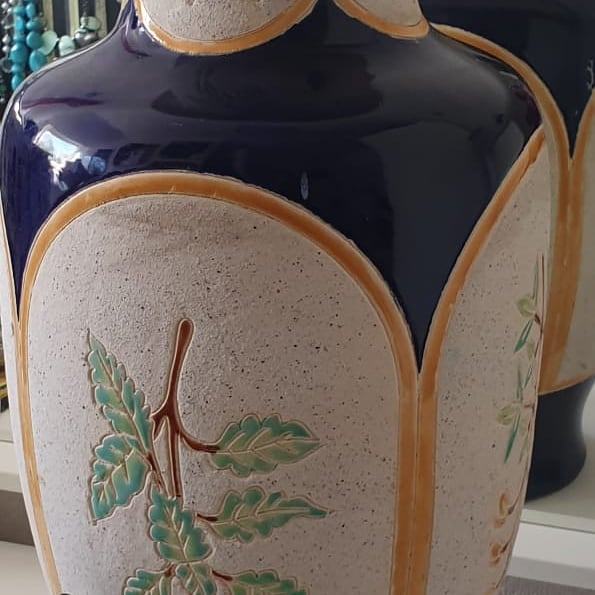 CherShak's tweet photo. Tall vase with lovely decoration ๐๐ #flowervases #tallvase #vintagevase #adorablethings #prettyawesome https://t.co/e2ooYP9c3z