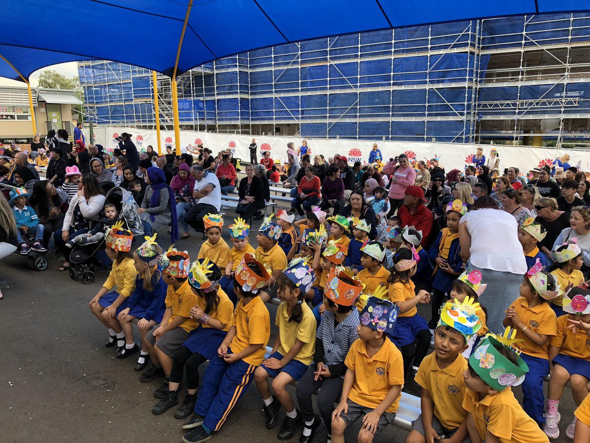 Meeting with our special guests before class visits and our Easter Hat Parade! <a href="/AwilliamsonDel/">Andrew W</a> <a href="/ShannanJudge/">Rikki</a> @timbsie #MerrylandsPS