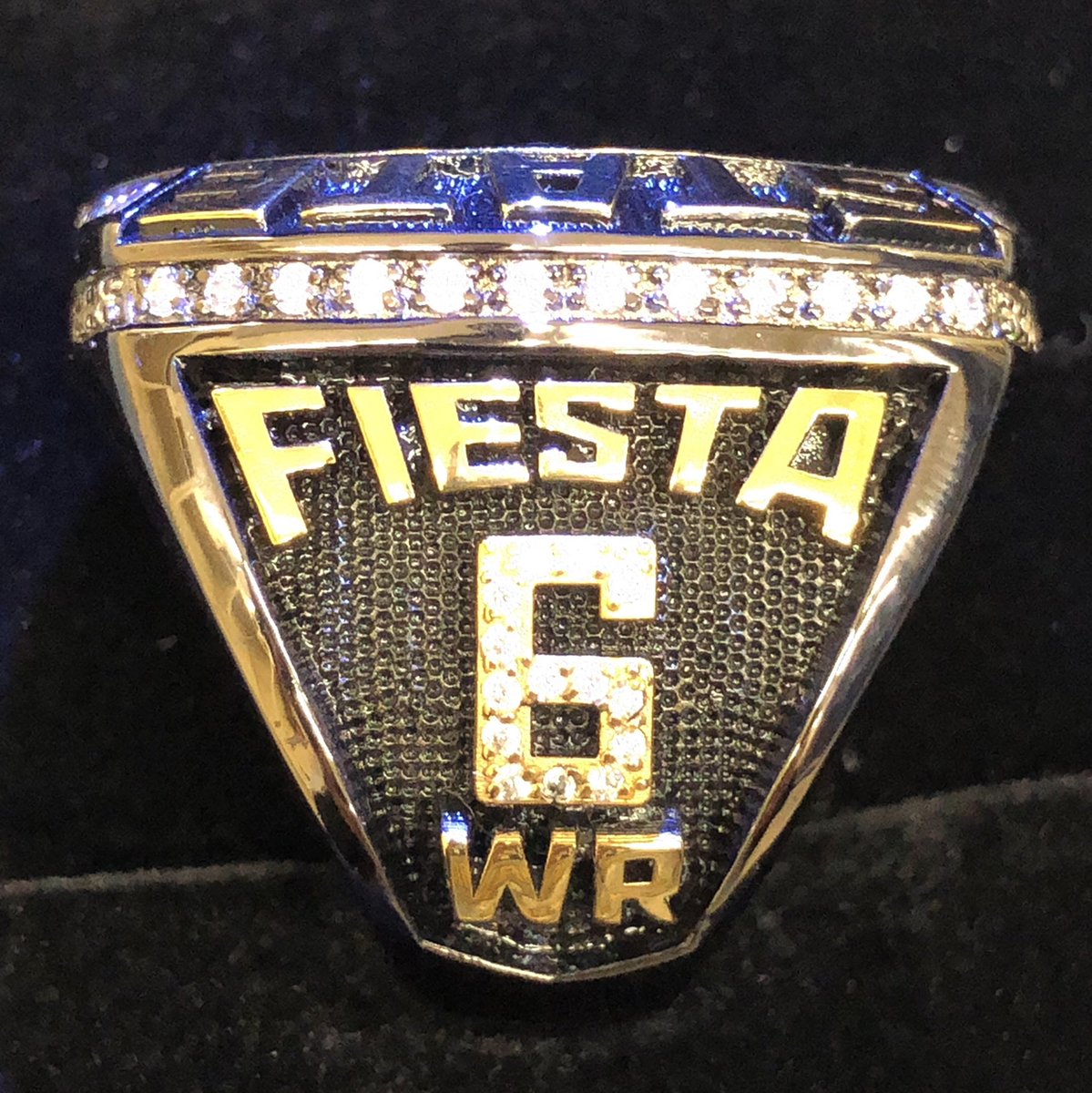 mfiestaa's tweet photo. 2018 HHSAA D1 STATE CHAMPIONS 🏈💍 #RINGSECURED https://t.co/Xx3OQutVdV