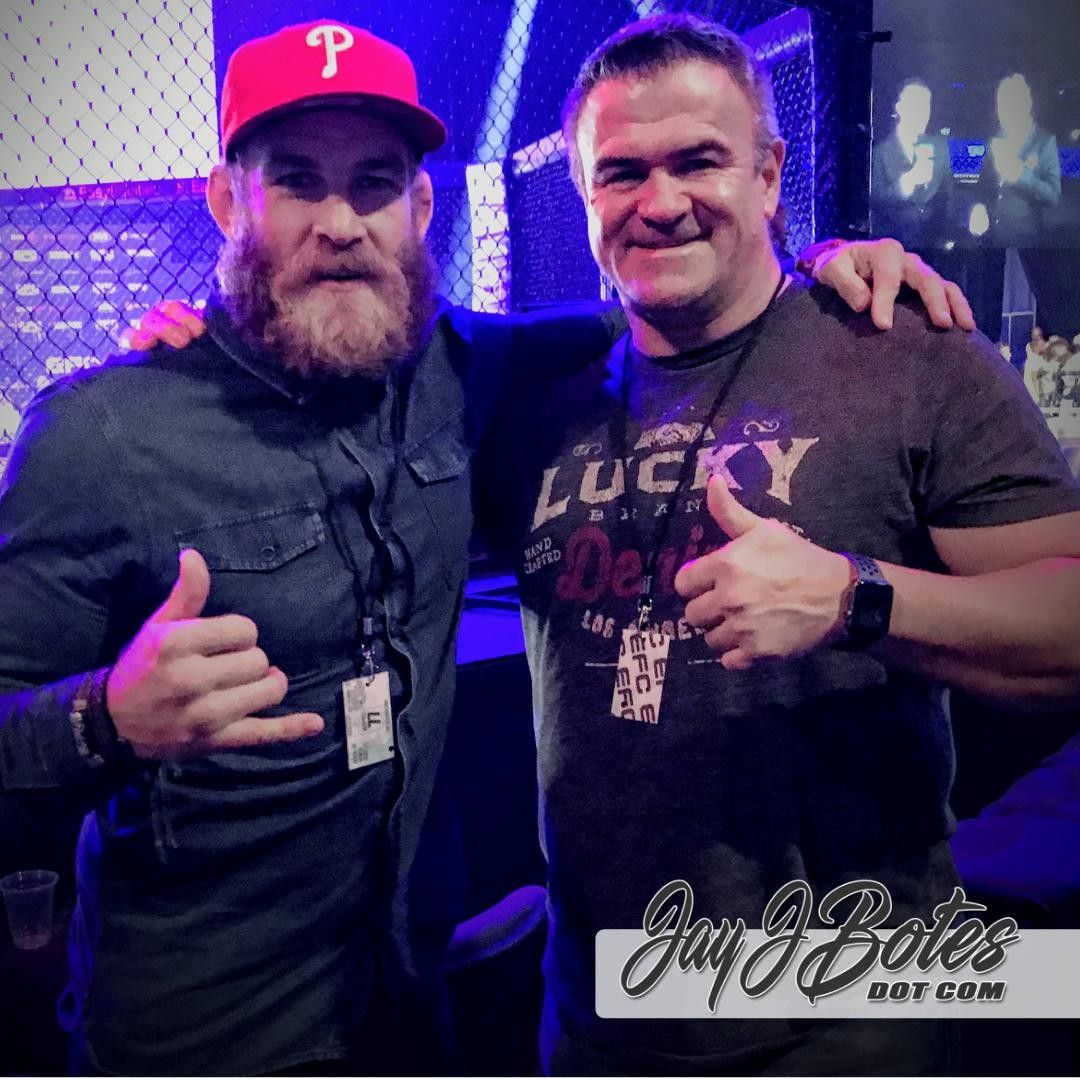 JustPlainX's tweet photo. Hanging out with my mate Brad ring-seat-style at EFC 77 and got to meet this legendary Gentle Giant! Thanks for the snap @Soldierboy!
#EFC77 #vanStadenVsCummins #EFCafrica #EFCworldWide #FightNight #MartialArts #ringside #friends #SouthAfrica #soldierboys @anassisracing https://t.co/y6puWWXD73