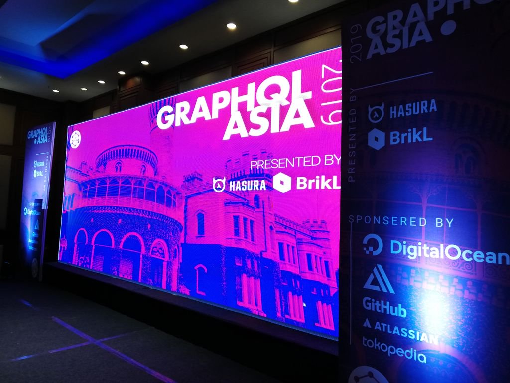 gerardsans's tweet image. Yay! *GraphQL Asia* kicks off today as the first conference targeting the ever growing #GraphQL community organised by @HasuraHQ and @BrikLDesign #GraphQLAsia✨🚀