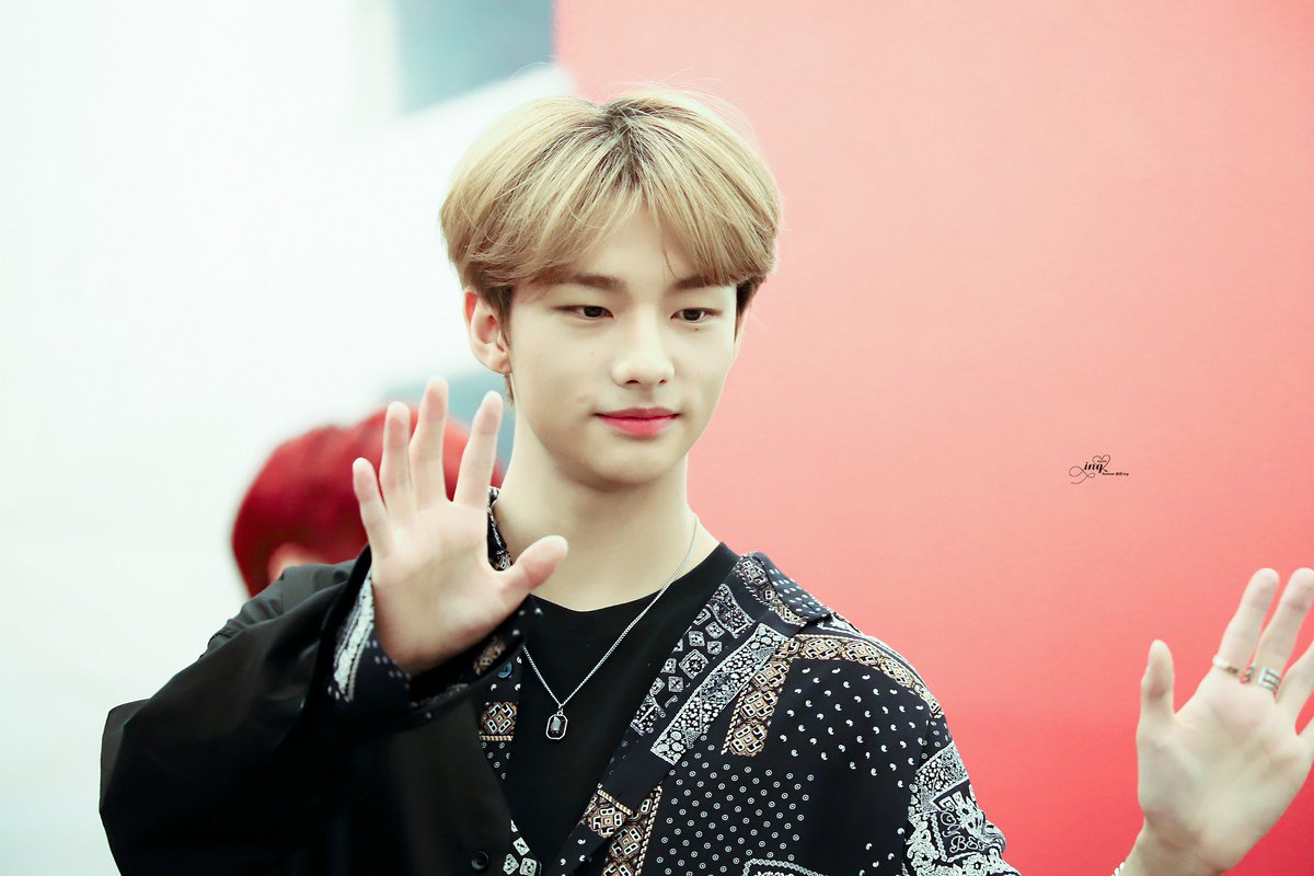 ing0320hhj's tweet photo. 너랑처음만났던날 아직도설렜다
🐰0315  Hi-STAY in 부산 【HQ】
#현진 #황현진 #Hyunjin 
#스트레이키즈 #StrayKids 
#Cle1_MIROH 
@Stray_Kids https://t.co/ZzCsiN3krq