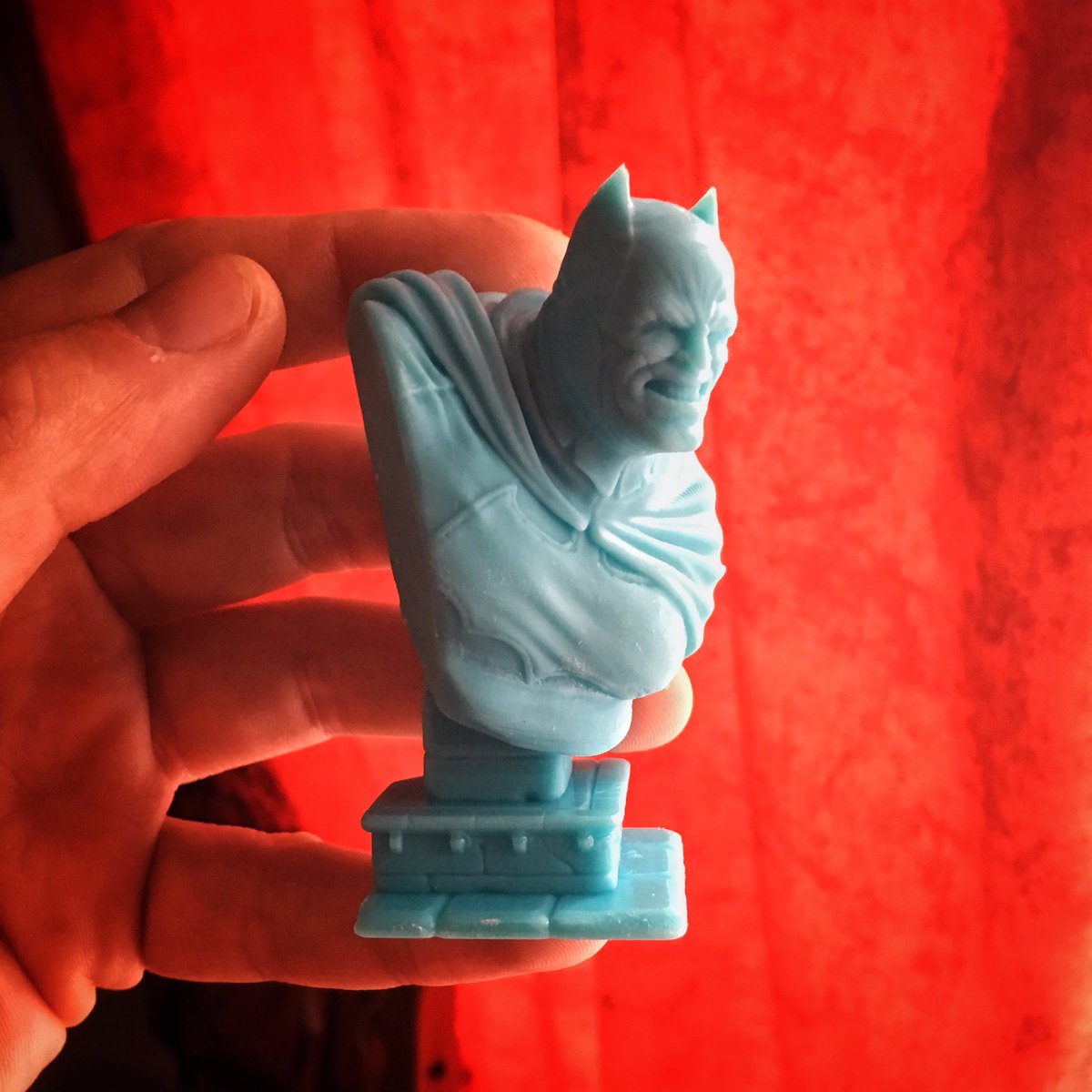 grafitomi's tweet photo. Reprinted the Dark Knight by David Östman @eastman with proper hollowing at 30% scale. Amazing details on the @anycubic3dprint Photon with Aqua Blue resin. Print time: 5h , 50micron #sharelearnGROW #resinprinted #3dprinting #batman #grumpyold https://t.co/YHXVRwX1A1