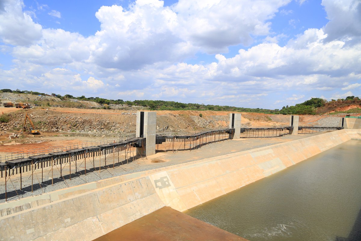 UegclOfficial's tweet image. Preparations for 3rd stage river diversion are currently underway at #Karuma HPP. Water will be rerouted to the reservoir &amp;amp; two cofferdams will be constructed to enable completion of the remaining dam structures (Ecological flow, fish ladder &amp;amp; 2 non-overflow sections)