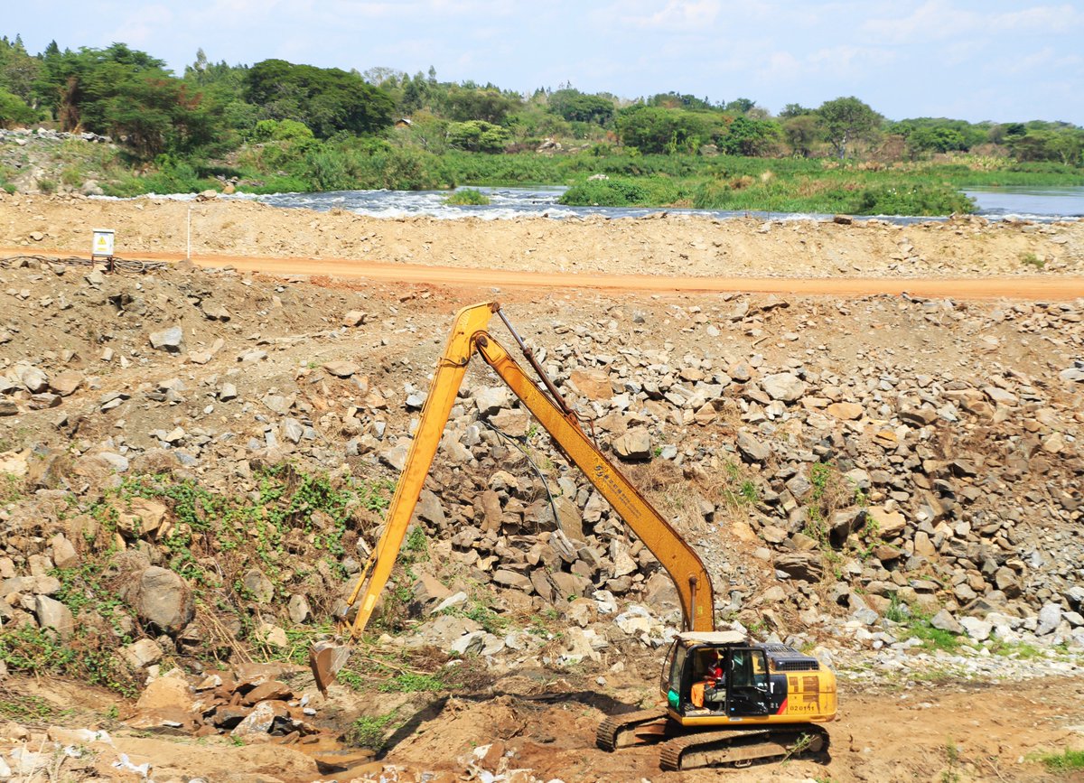 UegclOfficial's tweet image. Preparations for 3rd stage river diversion are currently underway at #Karuma HPP. Water will be rerouted to the reservoir &amp;amp; two cofferdams will be constructed to enable completion of the remaining dam structures (Ecological flow, fish ladder &amp;amp; 2 non-overflow sections)