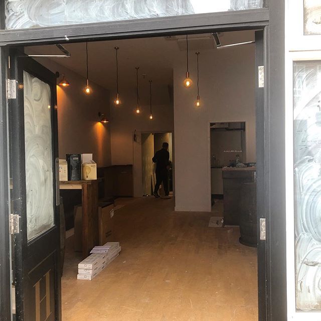 lockandbarrelah's tweet photo. The lights are on but there’s nobody home. Yet. .
.
.
#lockandbarrel #bromleybeer #comingsoon #micropub #craftbeer #realale #lager #craftbeerman #beer #ale #nocrapontap #drinkbetter #caskbeer #kegbeer #realbeer #craftbeerscene #ukbeer #beeroclock #ukbrewery #kentbeer #kenta… https://t.co/jj0ck1kZZr