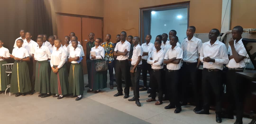 kaiyuntiyu666's tweet photo. #ZIARA:Wanafunzi wa kidato cha kwanza mpaka cha Sita kutoka shule ya St. John Paul II Kahama Sekondari School, wakiwa kwenye studio ambayo kunafanyikia Kipindi cha #MezaHuru, #MalumbanoyaHoja, #TamashalaMichezo na Kipindi cha #KipimaJoto, hapa ITV. https://t.co/xK3ZMryGwd