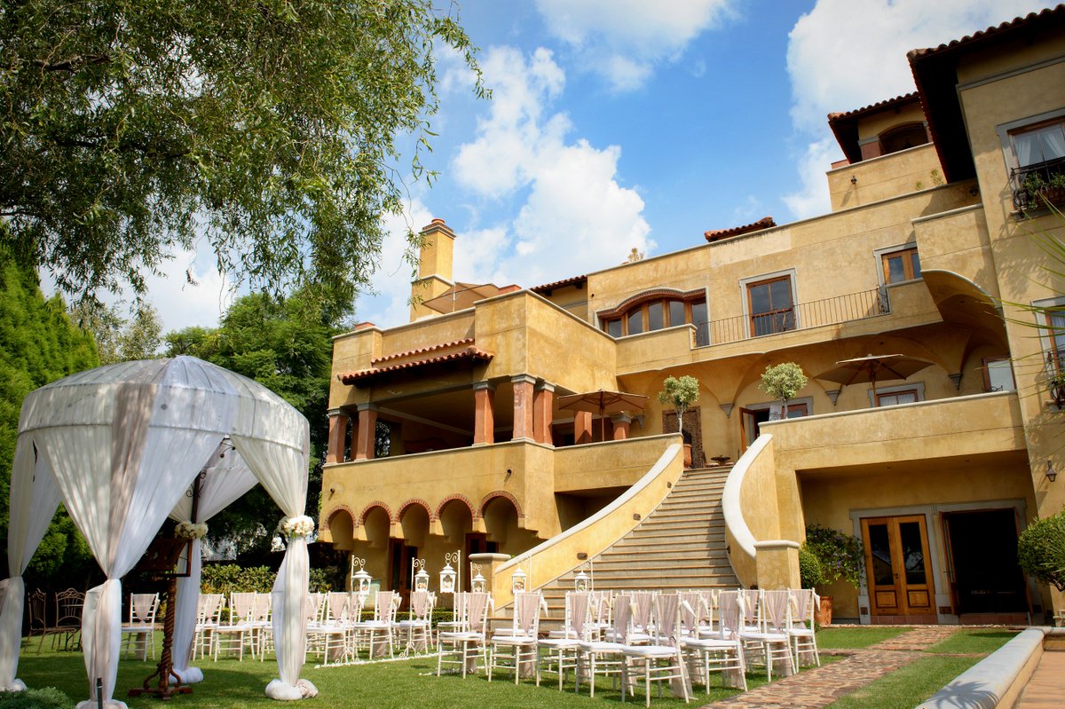Your #Wedding at <a href="/CastelloDiMonte/">Angela</a> will be a fairy-tale day of luxury and promise. bridaldirectory.co.za/castello-di-mo…