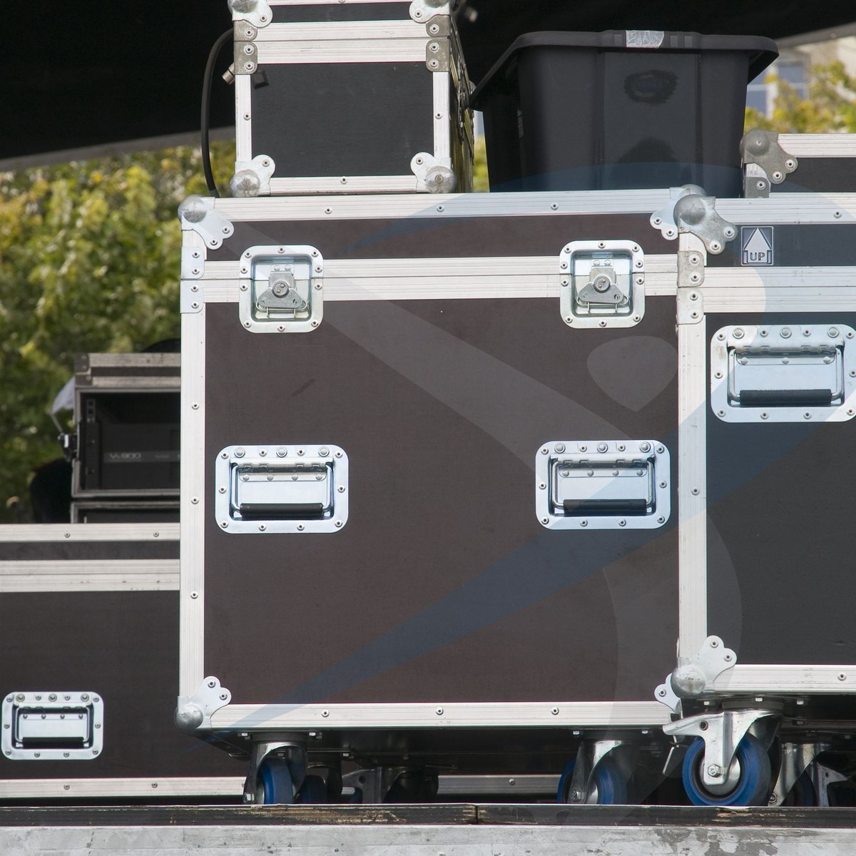 pohl_pos_net's tweet photo. Alles eingepackt fürs Wochenende.
Wir wünschen allen Freunden, Kunden, Followern und Mitarbeitern ein schönes und erholsames Wochenende.
#festival #tour #tontechnik #lichttechnik #bühnenbau #wochenende #eventagenturhannover #pohlposition https://t.co/3D5ALruyMQ