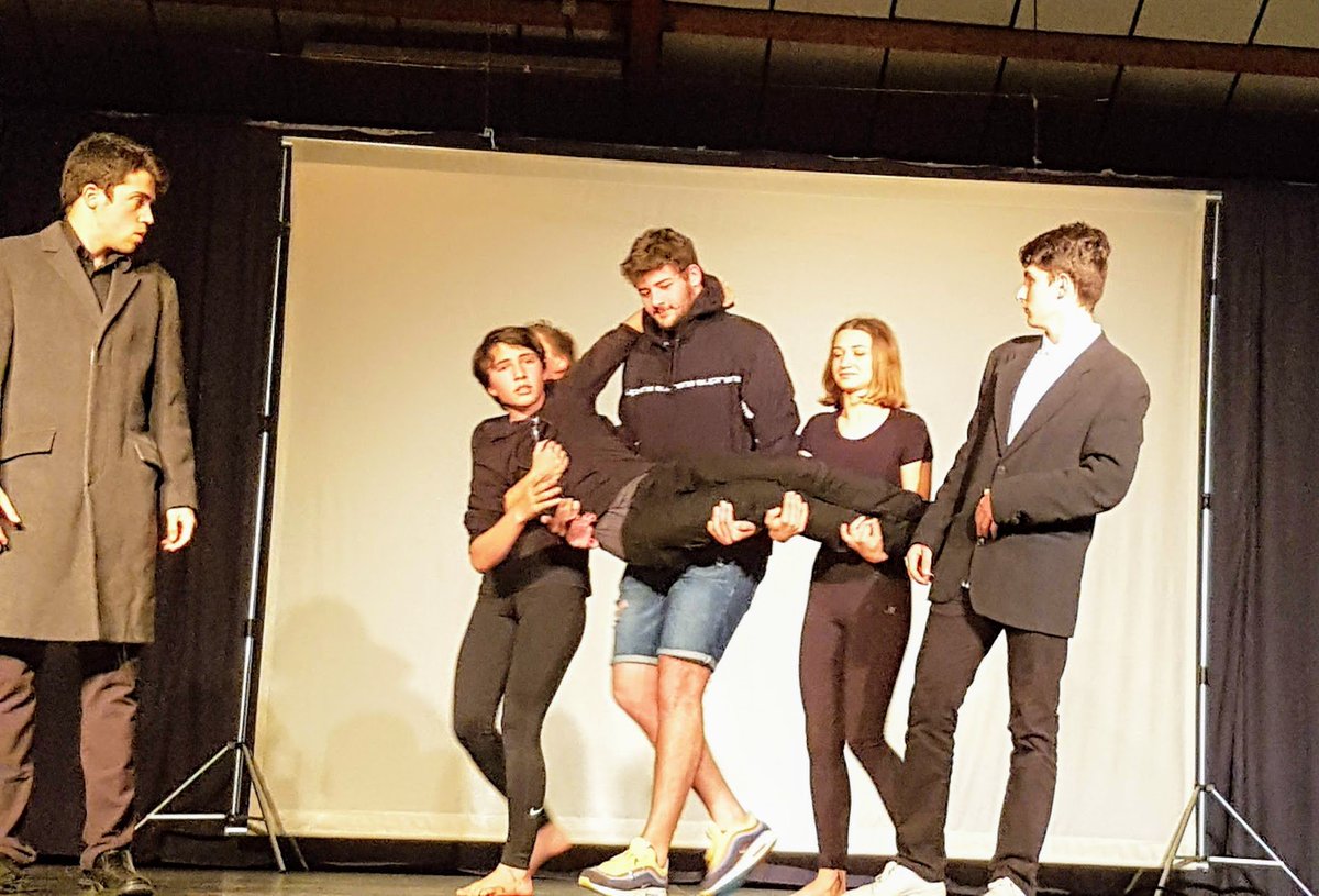 LpoA_Fournier32's tweet photo. #Tribunal de #HYPERconnectivité "Je me fais taguer sur une photo ! J'adore ! je Twitte ! j'instagramme ! je me fais des amis sur Facebook !" "Je charge !"
#ArtsduCirque #Théâtre #Danse #EPScomplément #OptionSport #OptionEPS #Talent #Fantaisie #Mirande @LpoA_Fournier32 #EAC32 https://t.co/JEx8TdKfem