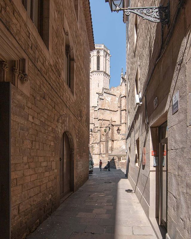 barnosell's tweet photo. Calle Paradís - Barcelona. Al fondo, la catedral de Barcelona
#barcelona #barcelones #barrigotic #barrigoticbarcelona #imatges_barcelona #turismebarcelona  #raconsde_catalunya #catalunya  #visitcatalunya #poblacions_de_catalunya #turismecatalunya  #TopCatalunyaPhoto  #socdep… https://t.co/ggiQfD6jFK