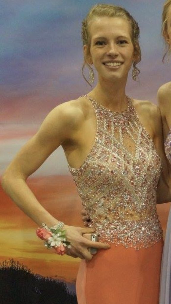 GretchGreta's tweet photo. So I don’t talk about this publicly, at all really, but there was a time where I hated my body. So much that abused it and deprived it of food. It’s hard for me to admit because I now love my body more than ever. I may not be strong, but You bet your last dollar I’m STRONGER 💪🏽 https://t.co/QM9Ob9O3gW