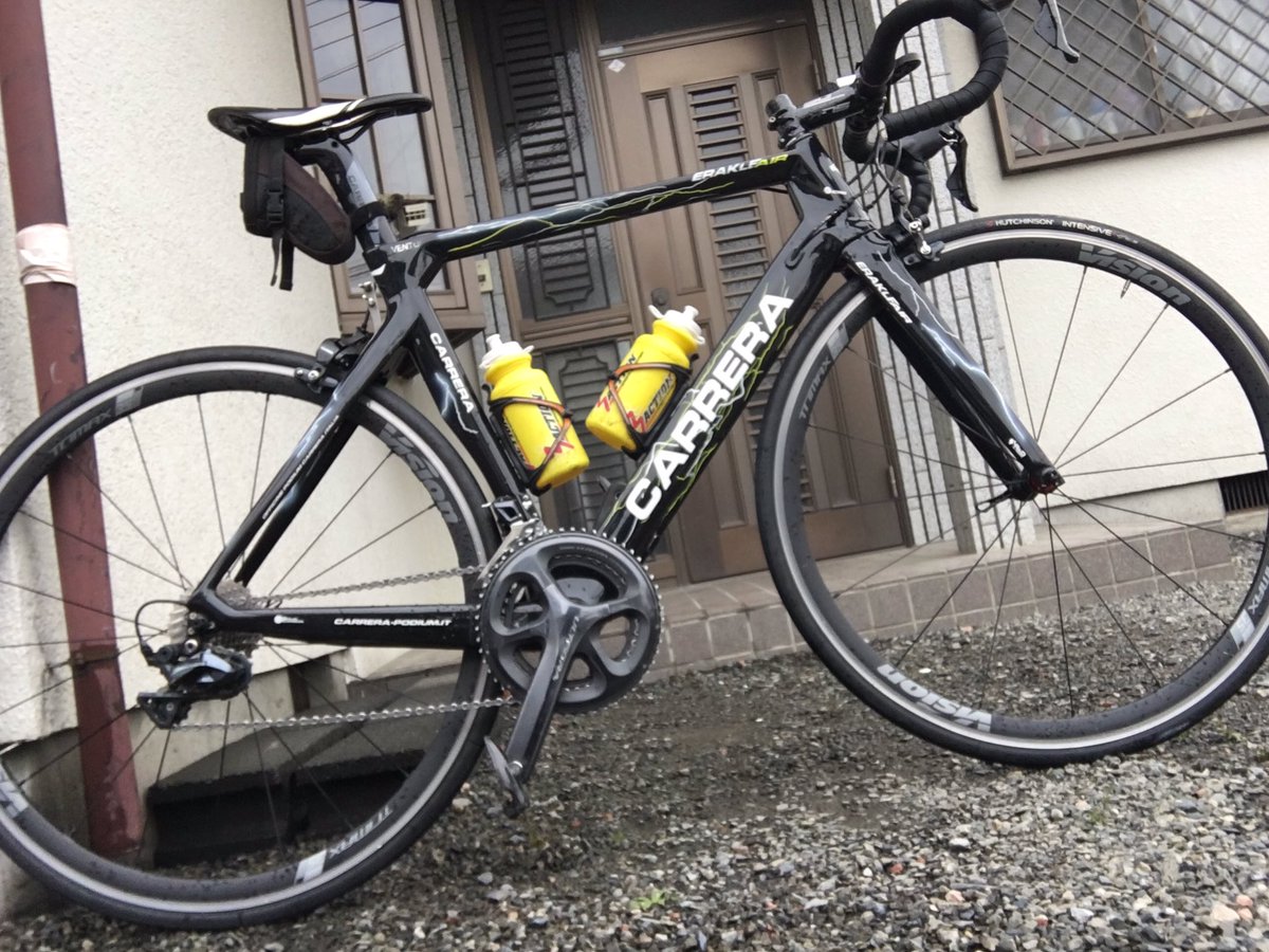 syun18024057's tweet photo. 洗車完了！
今年はカレラのエラクルエアーをサポートして頂いてます！
平地の巡行は凄まじい性能を発揮してくれます。
上りはパワーが無いと踏み負けるので、
カラダボディーマジック様にて筋トレで強化して頑張ります。
注油は高校時代から愛用しているGTオイルで
#カレラ
#エラクルエアー
#GTOIL https://t.co/6wPtqy8uUQ
