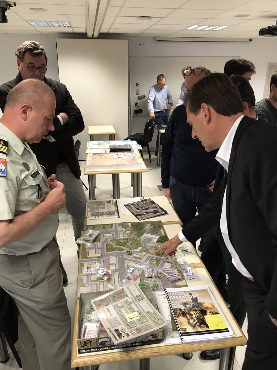 SGNFrance's tweet photo. AG de l’association: échanges sur les pistes de développements, le Forum 2019 et démo de #fitna #urbanoperations #hacklihood #krisis #resilience. Nombreux échanges. https://t.co/KtPfWFhOJl